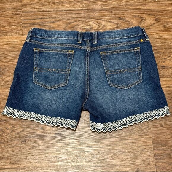 Lucky Brand The Abbey Blue Jean Shorts with Embroidery Hem Details Size 10 / 30 - Picture 10 of 10